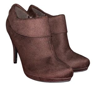𝅺x-appeal Quincey Brown Faux Suede Stiletto Heel Booties